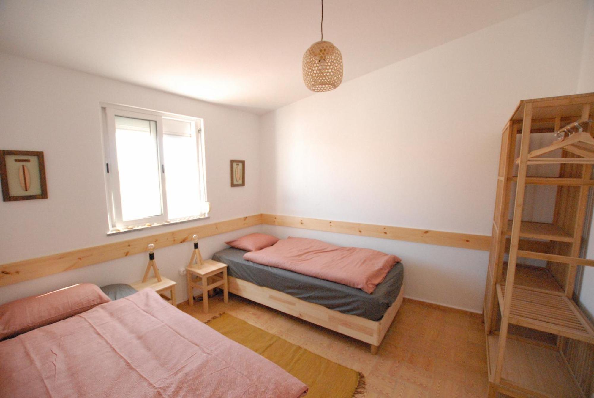 Little Hikers Hostel Raposeira  ภายนอก รูปภาพ